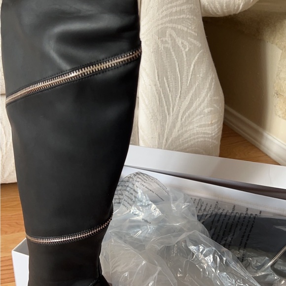 Vivika black boots 5.5 wore once like new. - Picture 4 of 7